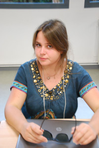 Fjona Méca, jeune reporter de Tirana