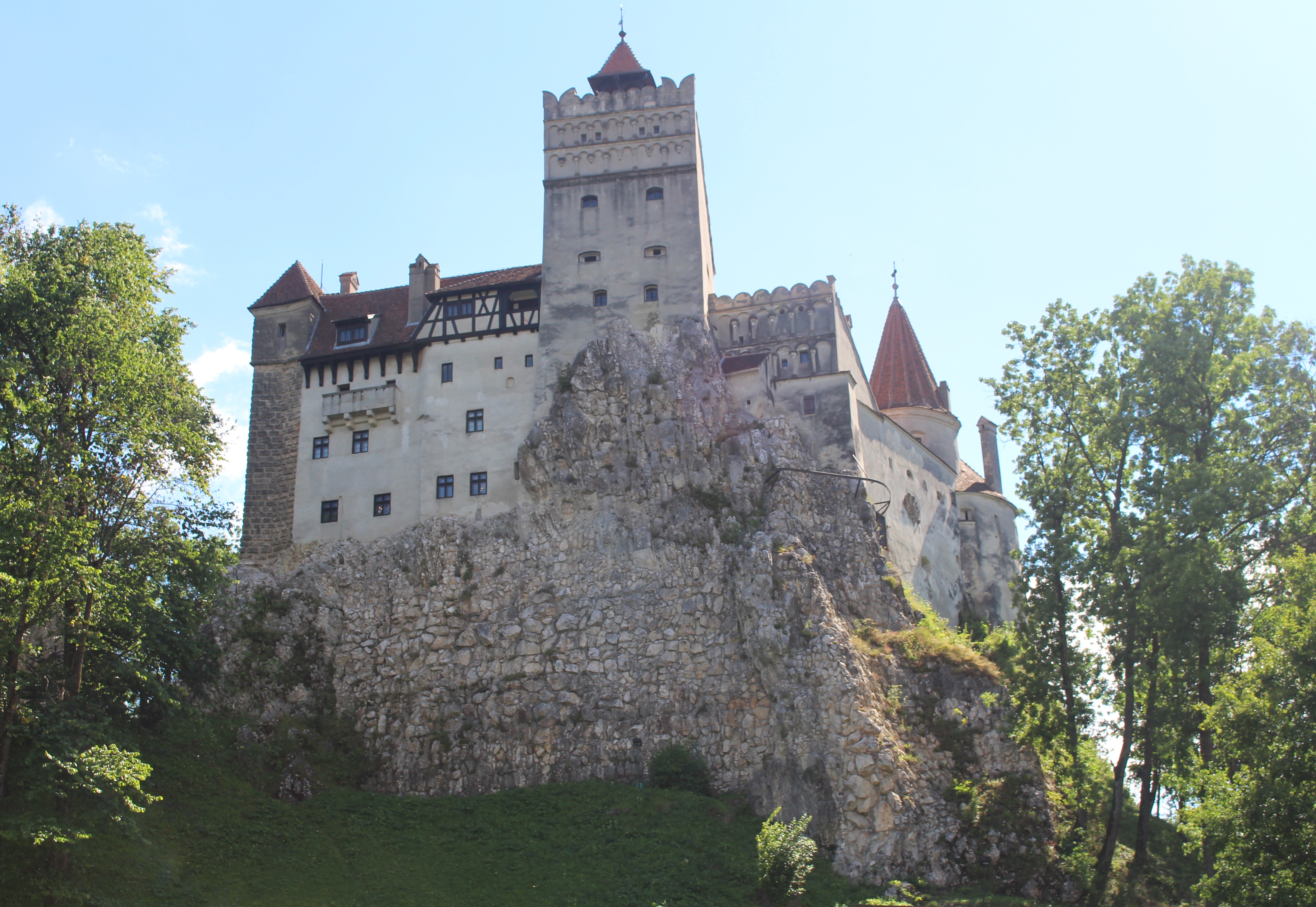 Le château de Bran, monument historique national où aurait vécu Dracula, est aujourd'hui le lieu le plus visité de Roumanie