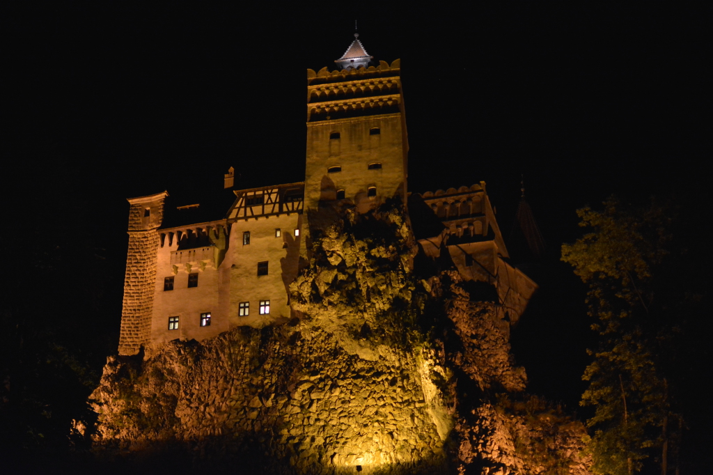 De nuit, le château de Bran devient particulièrement sinistre. © Tsiorisoa Andriandalaoarivony