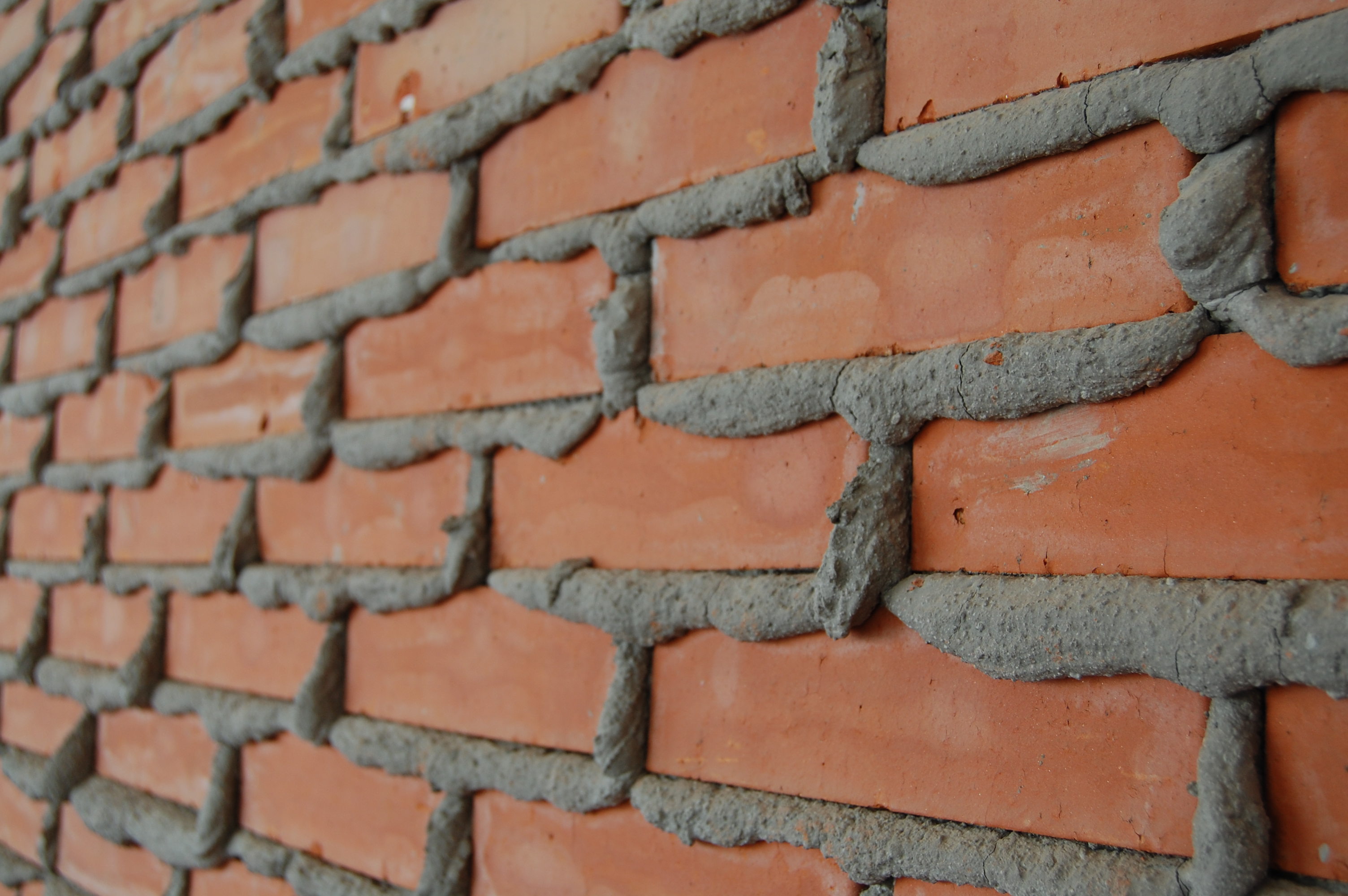 Mur de briques du Mémorial des Victimes du Communisme d'Aiud