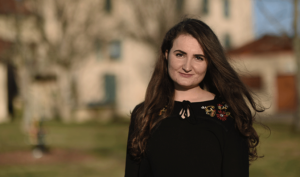 Alberina HAXHIJAJ, jeune reporter, journaliste à KULT PLUS, Kosovo